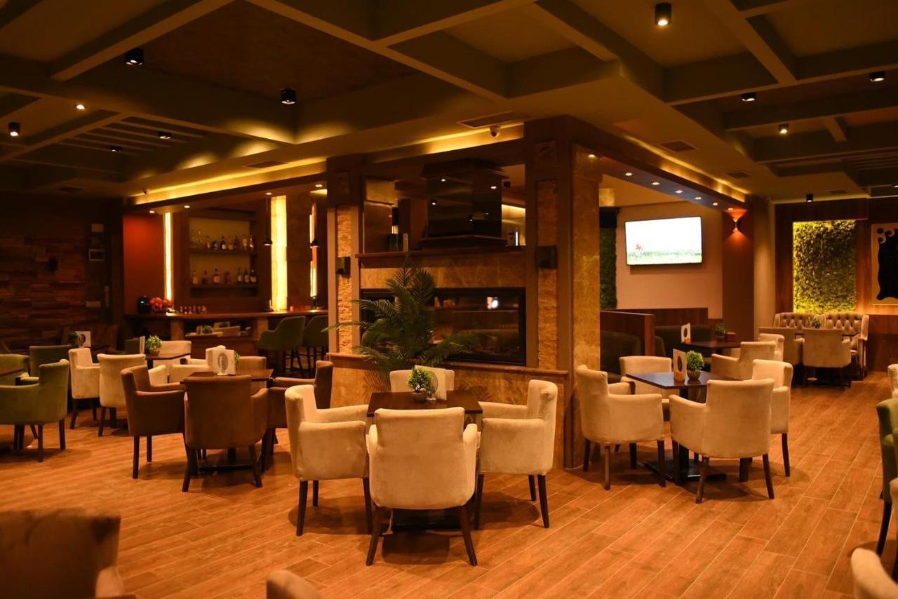 Griffon Bar Food Apartments สตรูกา ภายนอก รูปภาพ