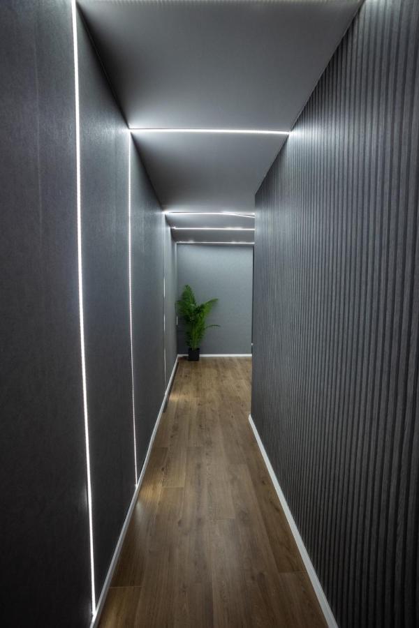 Griffon Bar Food Apartments สตรูกา ภายนอก รูปภาพ