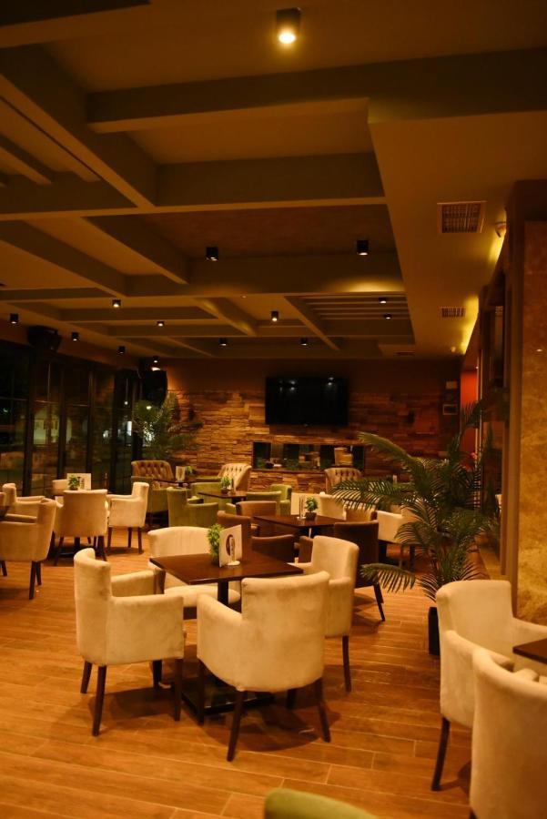 Griffon Bar Food Apartments สตรูกา ภายนอก รูปภาพ