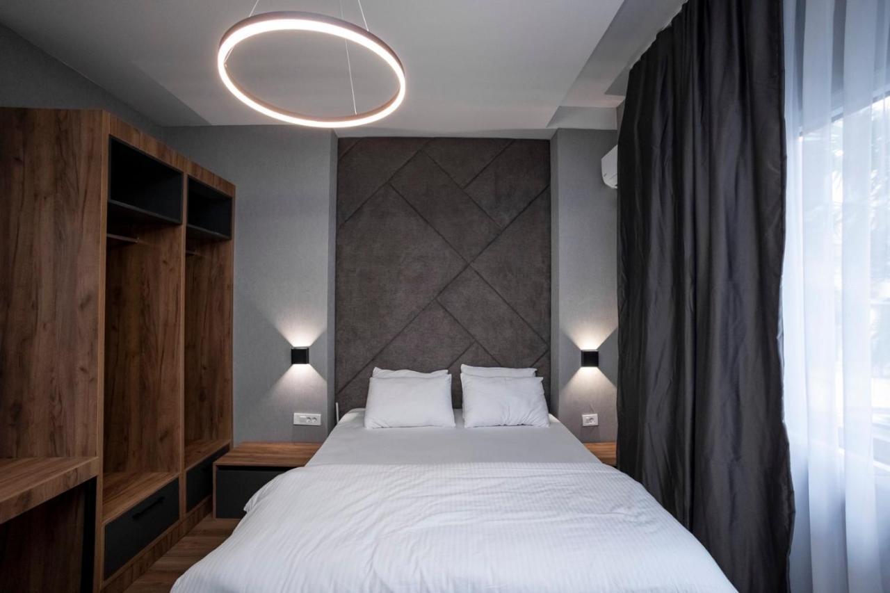Griffon Bar Food Apartments สตรูกา ภายนอก รูปภาพ