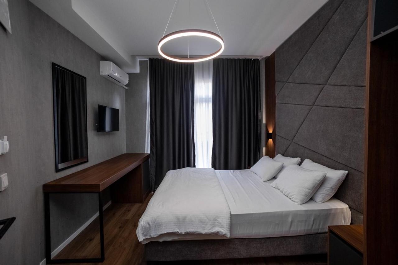 Griffon Bar Food Apartments สตรูกา ภายนอก รูปภาพ