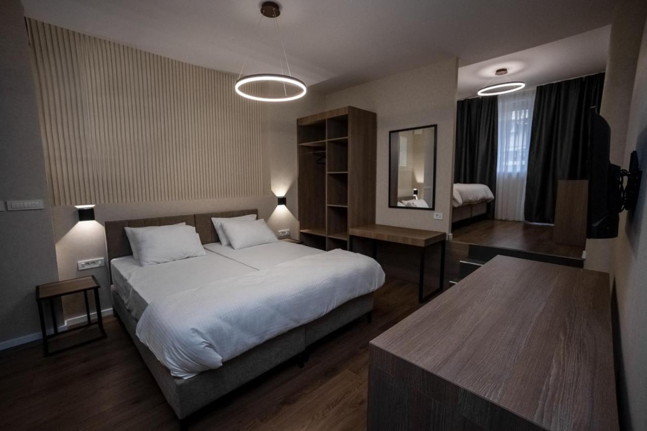 Griffon Bar Food Apartments สตรูกา ภายนอก รูปภาพ