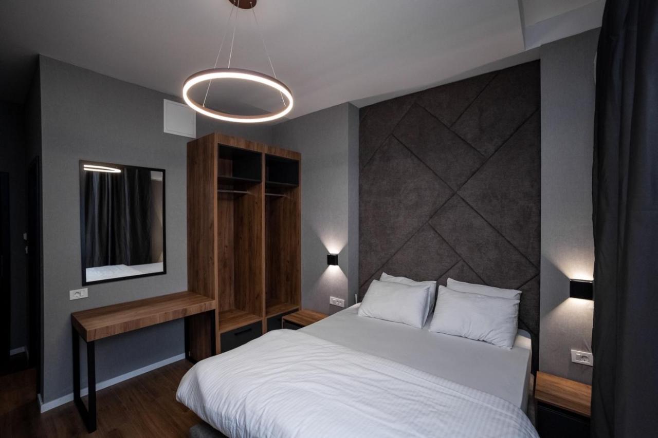 Griffon Bar Food Apartments สตรูกา ภายนอก รูปภาพ