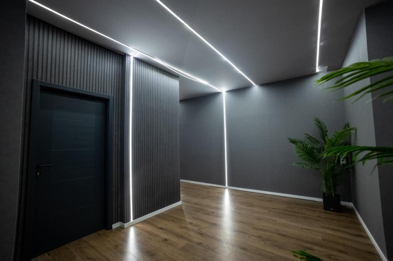 Griffon Bar Food Apartments สตรูกา ภายนอก รูปภาพ