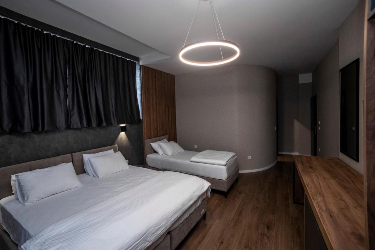 Griffon Bar Food Apartments สตรูกา ภายนอก รูปภาพ