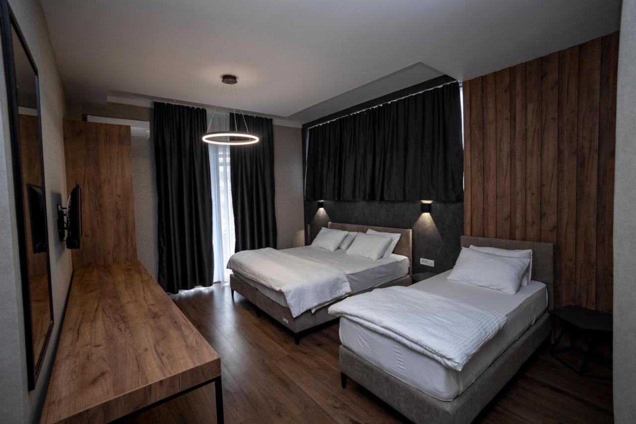 Griffon Bar Food Apartments สตรูกา ภายนอก รูปภาพ