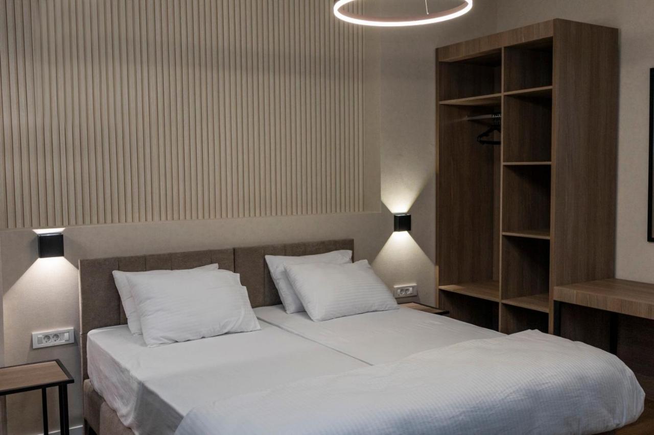 Griffon Bar Food Apartments สตรูกา ภายนอก รูปภาพ
