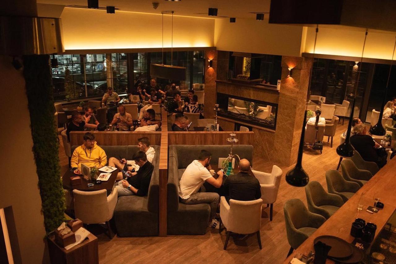 Griffon Bar Food Apartments สตรูกา ภายนอก รูปภาพ