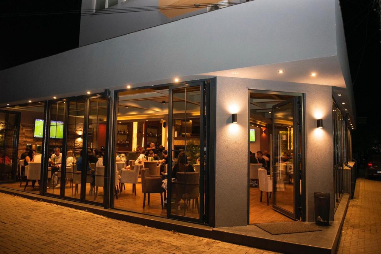 Griffon Bar Food Apartments สตรูกา ภายนอก รูปภาพ
