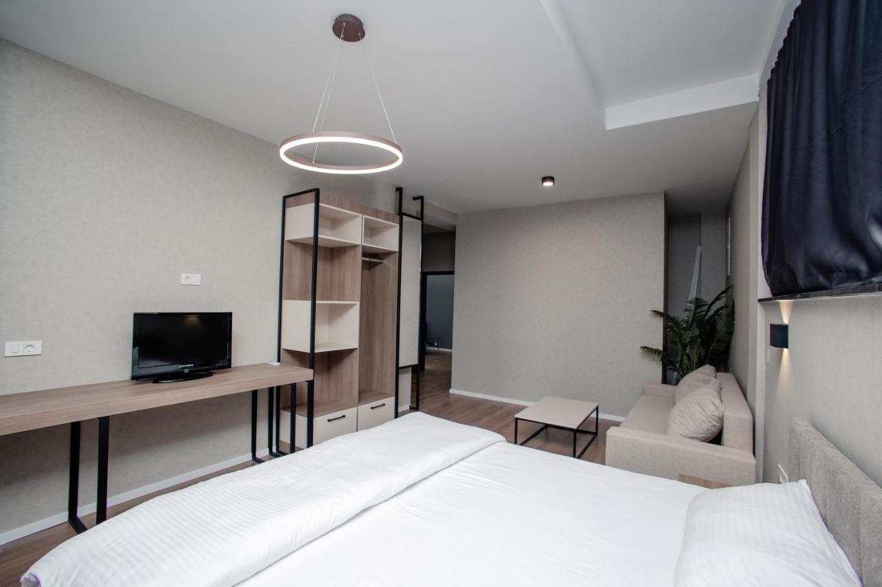 Griffon Bar Food Apartments สตรูกา ภายนอก รูปภาพ