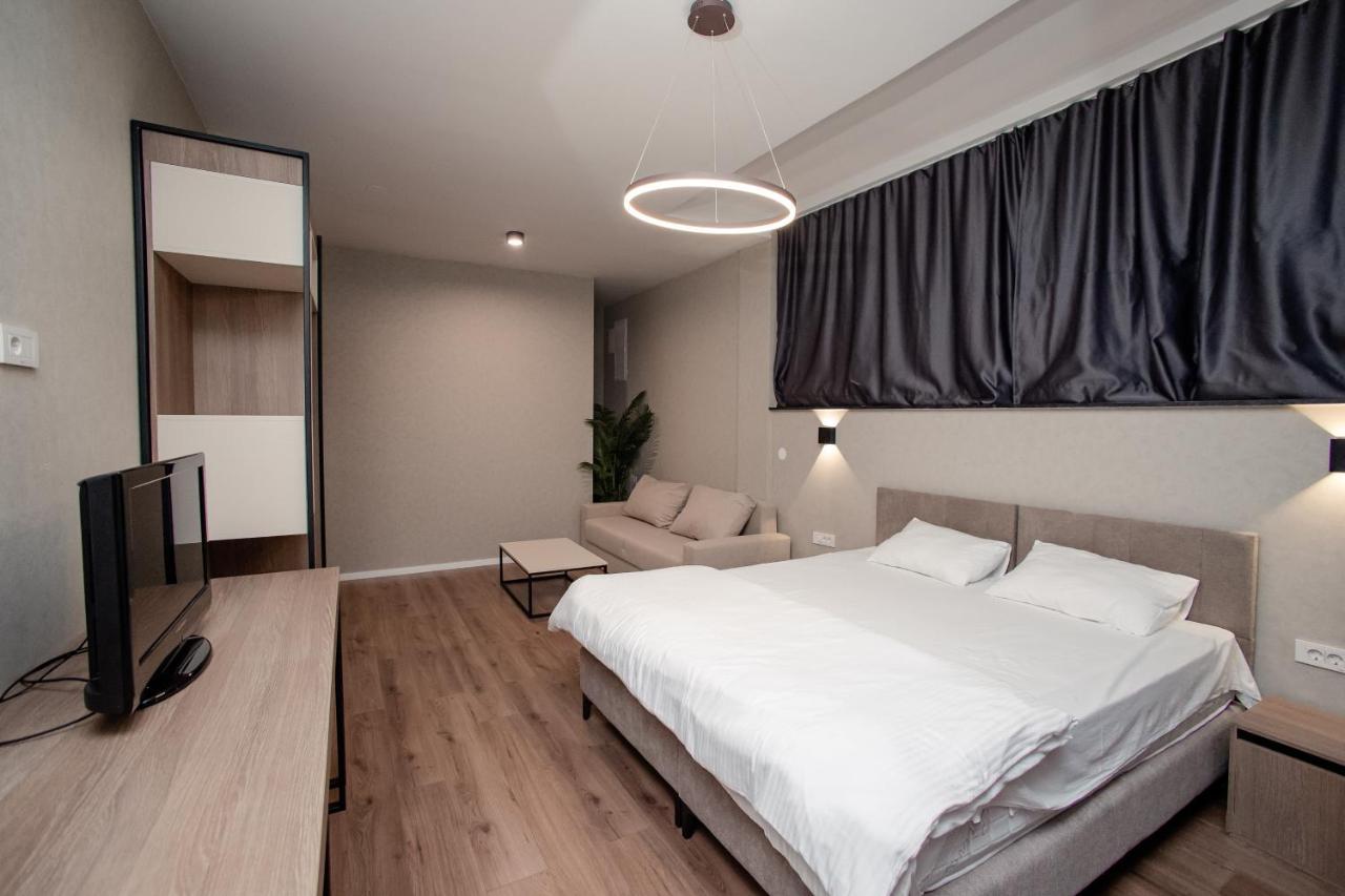 Griffon Bar Food Apartments สตรูกา ภายนอก รูปภาพ